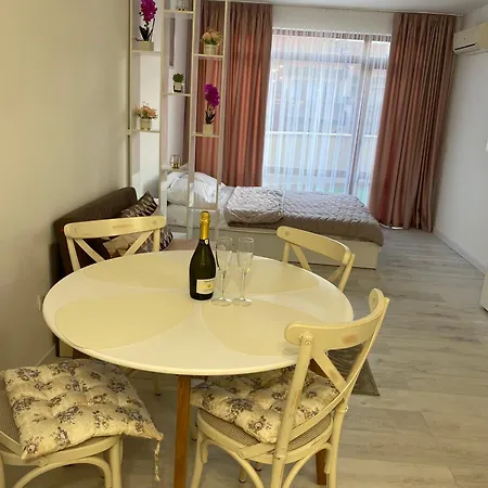 Apartamento студія в комплексі морський фар *